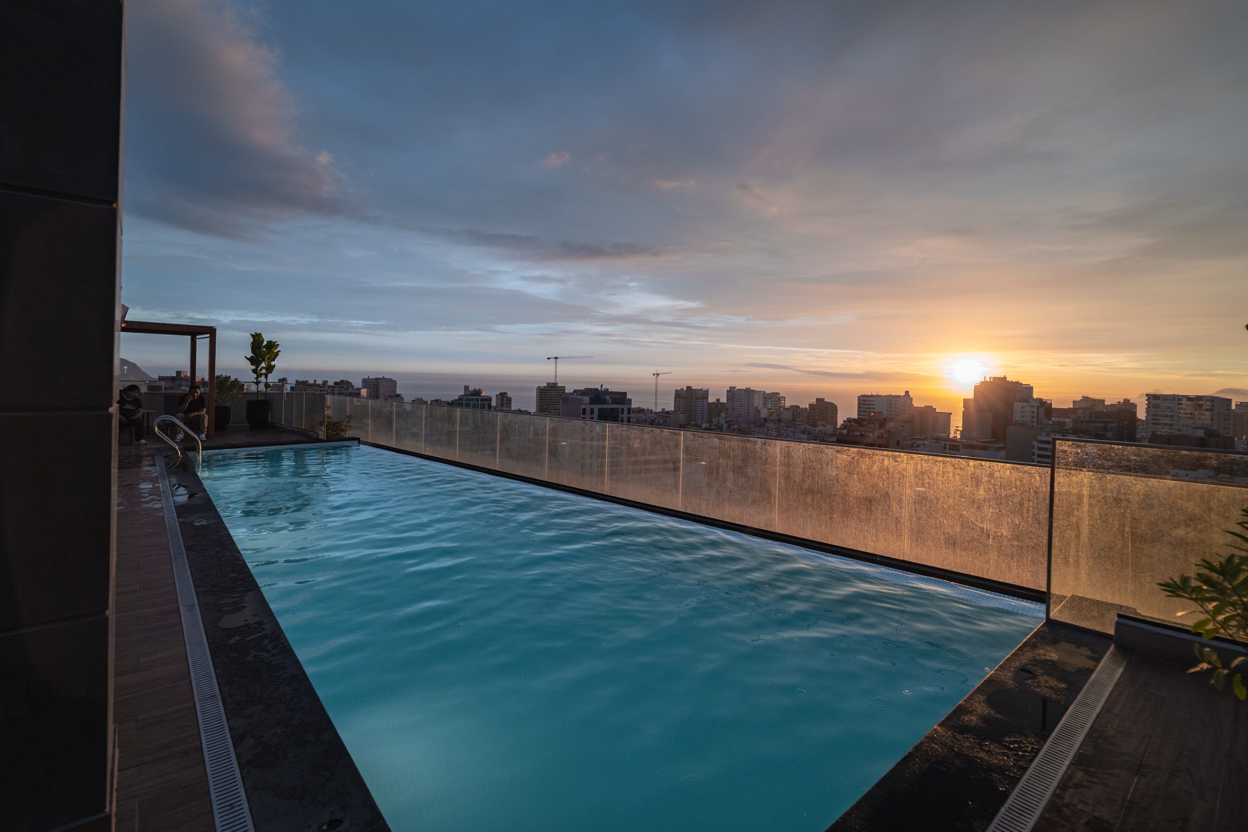 Pool and amenities Miraflores Lima - AUREN Private Residences