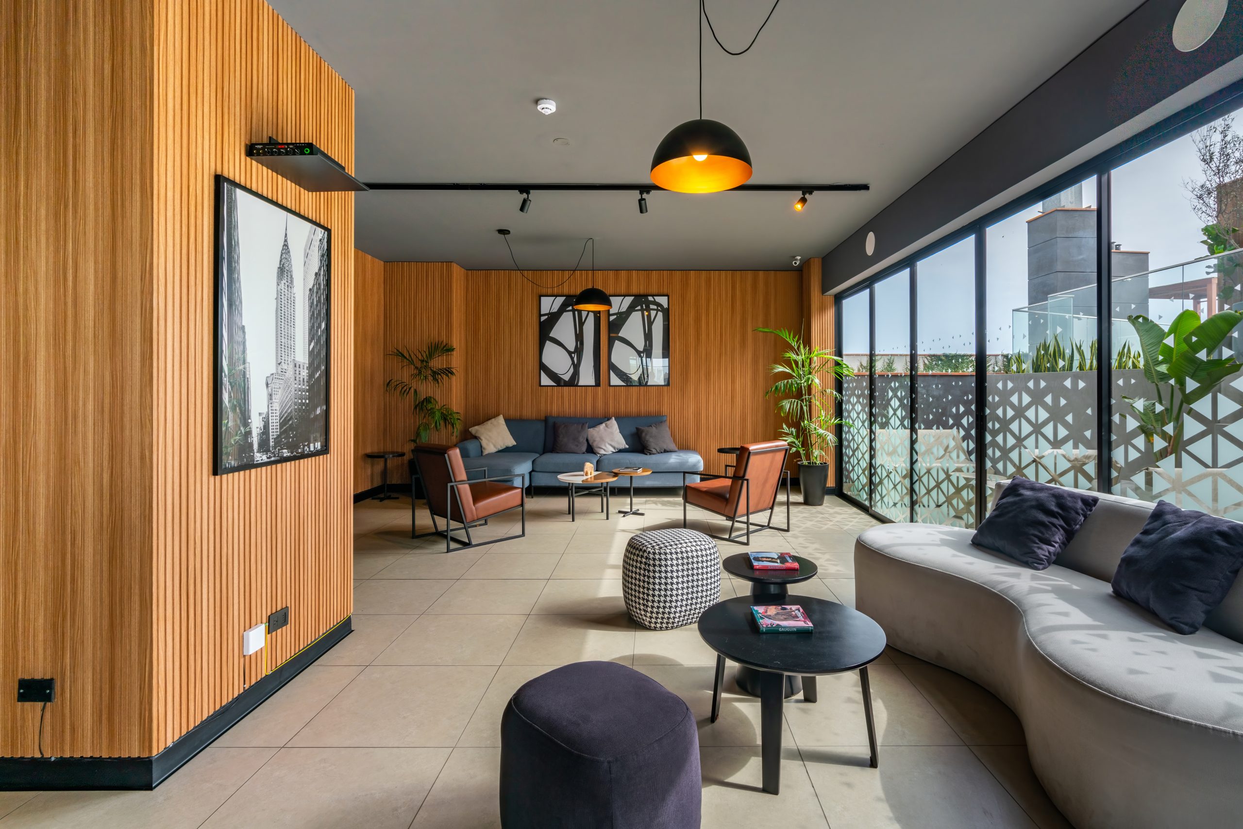 Shared lounge and bar area in the AUREN building