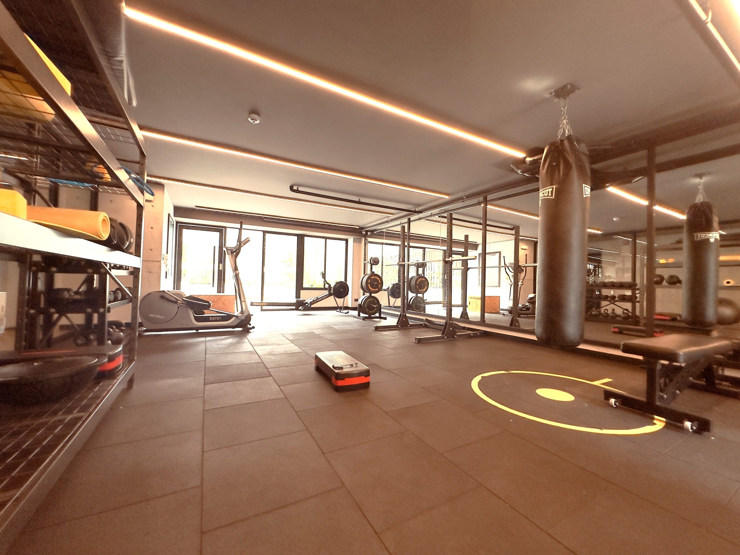 Shared gym in the AUREN building